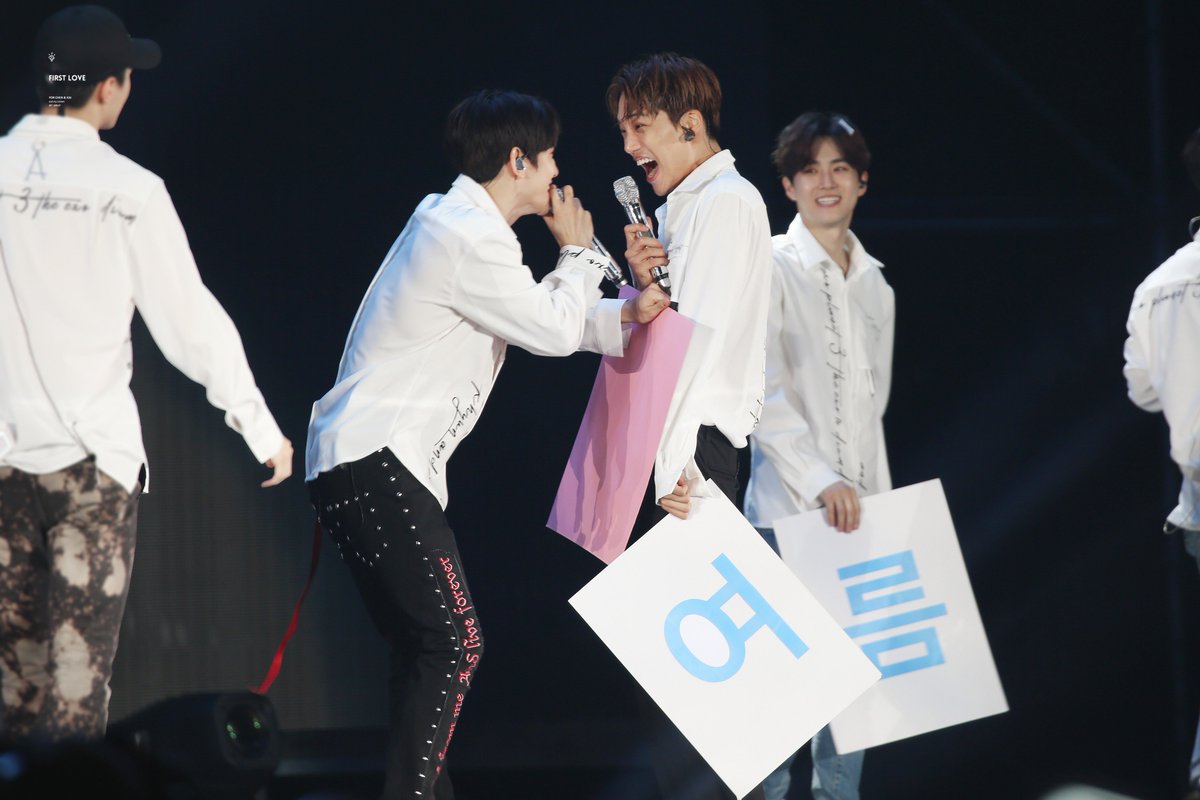 EXOBEAKHYUN_TB's tweet photo. HQ 170528 #Kai #BAEKHYUN rDiumDot cr.FirstLove #กระทรวงกือลิม 
https://t.co/RPUgjtBSvx
https://t.co/KMRJYTHSj3 https://t.co/OmHT1H3zwc