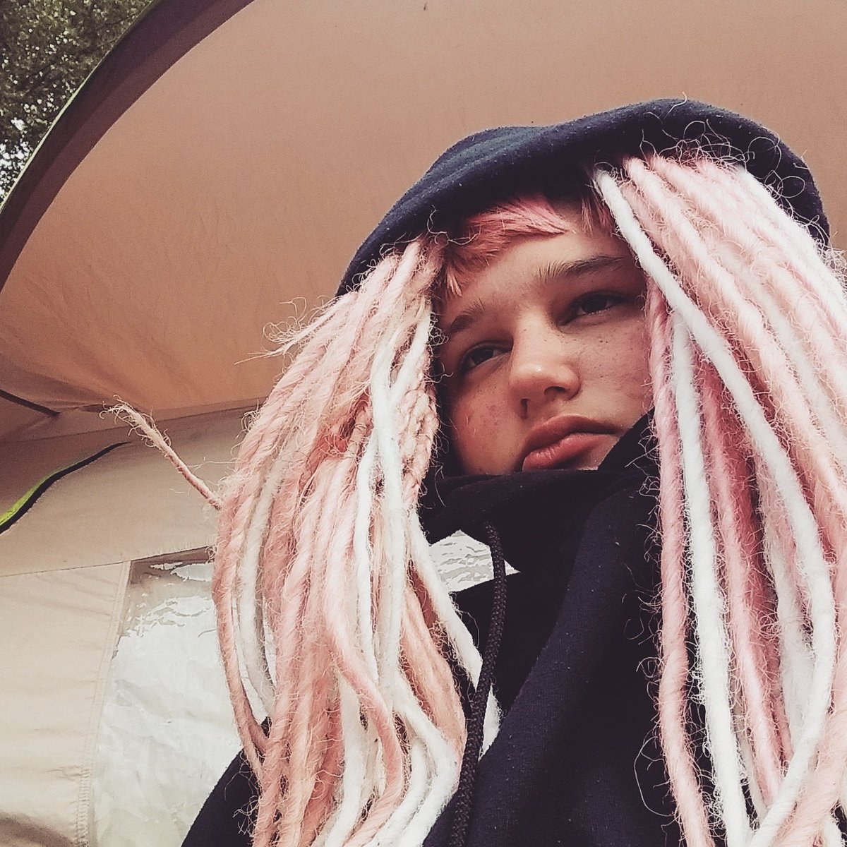 Dead_telepath's tweet photo. ooo this bitch ain't get no sleep
#dreads #festival https://t.co/yCbKk9yYlJ