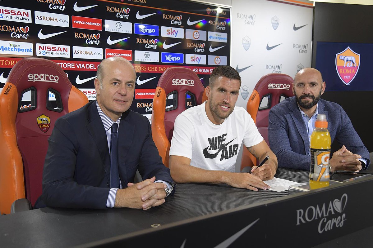 ASRoma_Brasil's tweet photo. Strootman: “A renovação é especial. Quero vencer aqui e farei tudo o que puder para alcançar isso"
#Strootman2022 https://t.co/1pQunKLIPl
