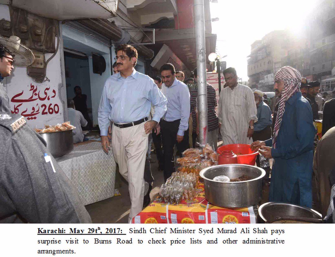 iamzuhair110's tweet image. CM Sindh @SyedMuradPK along with Minister LG @jamkhanshoro Pay surprise visit of burns market khi &amp;amp; buy things for #Aftaar #PPP #AwamiCM