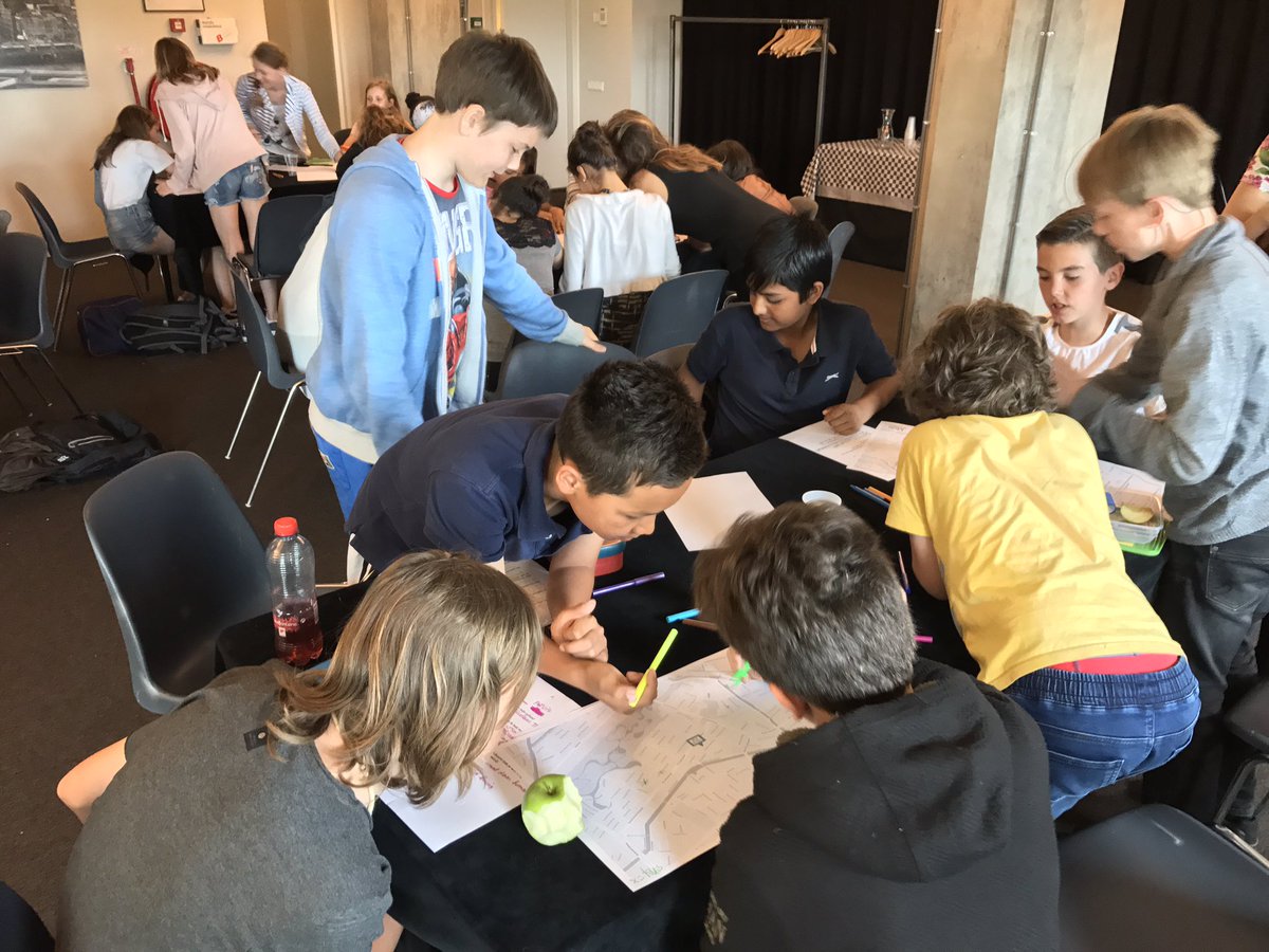 Paat's tweet photo. Vandaag waren er 200+ groep 8'ers in @De_Zwijger voor de start van #MijnAmsterdam. Leuke workshop met ze gedaan over hun eigen buurt. https://t.co/BkfgnEQksj