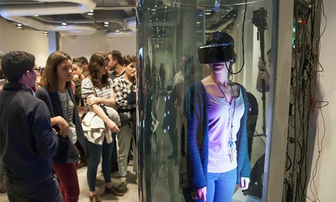 Humandroid_'s tweet photo. La realidad virtual se une a la lectura https://t.co/d648KpwNfm https://t.co/C9zL1TQzjH