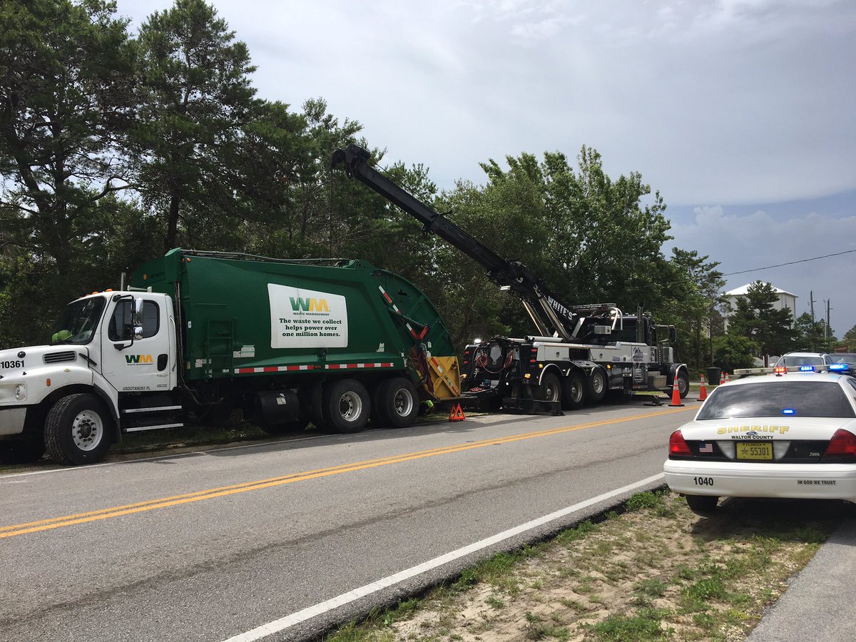 WCSOFL's tweet photo. #WCSOTRAFFICALERT: Expect delays 393 South near #30A. Waste management truck w/broken axle. @weartv @WMBBTV @WJHG_TV @ftrkane @WaltonSun https://t.co/nDKWsDnstV