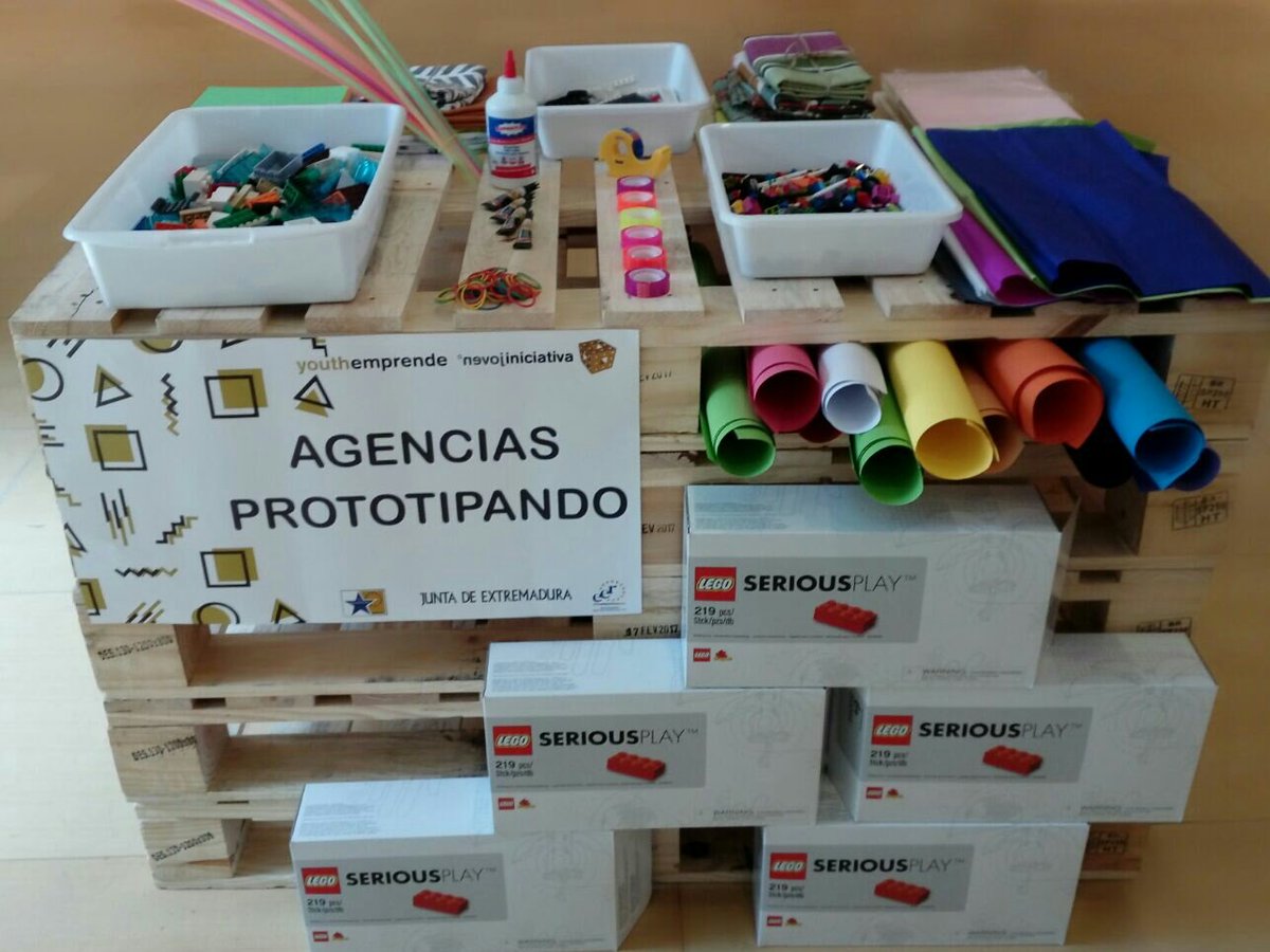 fjaralo's tweet photo. Ya está todo preparado para el evento de prototipado que tenemos con jóvenes de #youthemprende !! #TerritoriocreativoExt una muestra... https://t.co/e30VJrYVTx