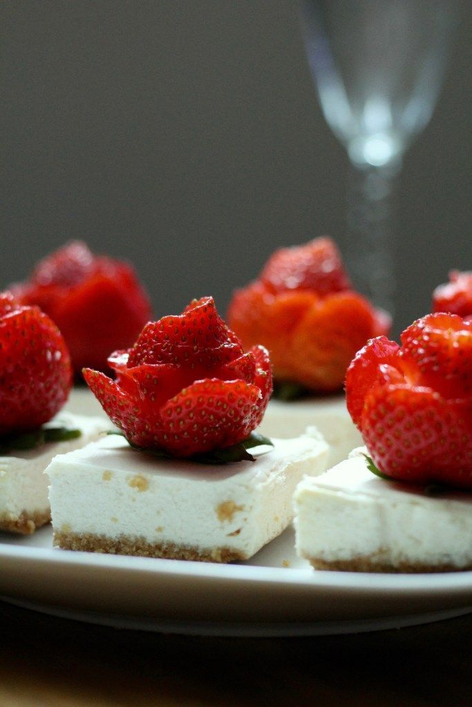 TapcastFoodie's tweet photo. cheesecake bars and handcut some strawberry roses. A work of art #foodie #desert #art https://t.co/sl345kK0eV