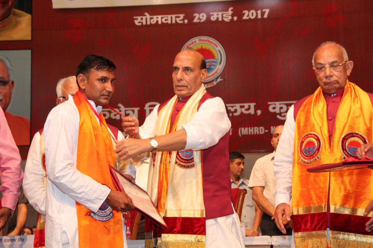rajnathsingh's tweet photo. Addressed students at the convocation of Kurukshetra University.

Youth have a great role to make India Vishwa Guru- https://t.co/Ap3XNePNPx https://t.co/5jc6cSqQdc