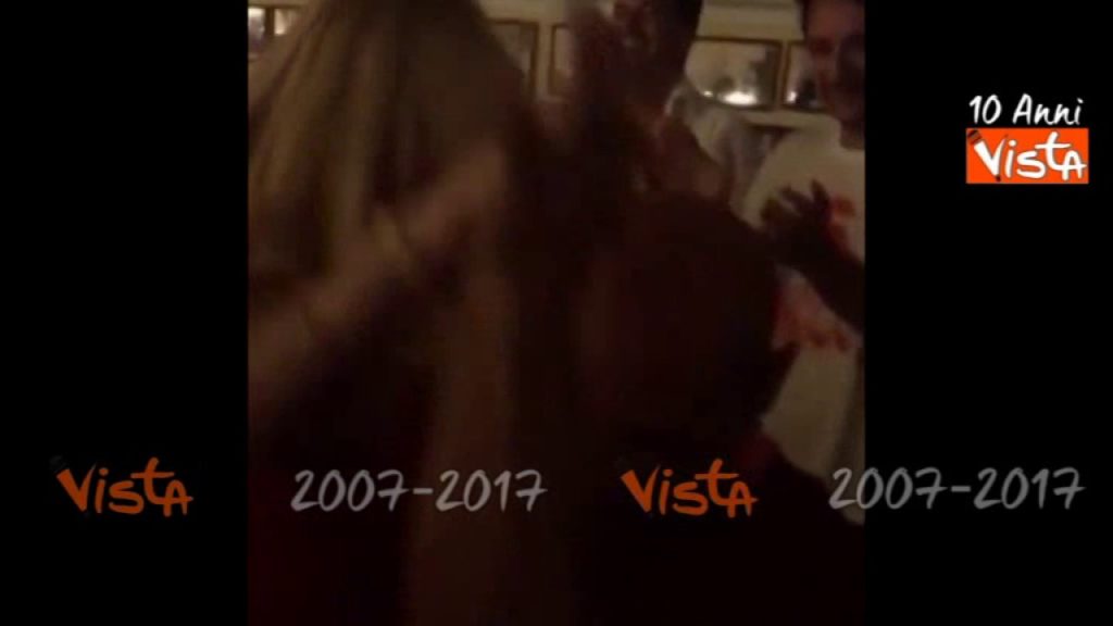 Striscialarete's tweet photo. #IlaryBlasi #Roma Ilary scatenata alla festa di #Totti balla sulle note di Maracaibo - https://t.co/D921f75W9M https://t.co/oGwcxRxphC