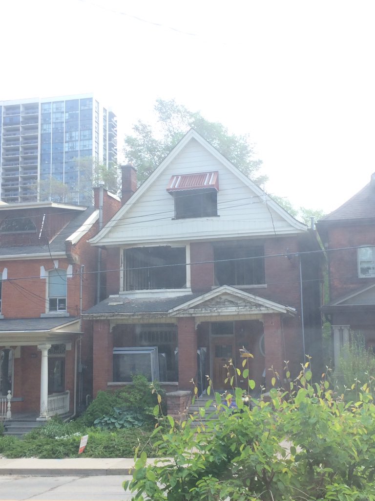 beauxmondes's tweet photo. @FreshBrick Currently watching that house be gutted. Right down to the studs. https://t.co/risWwn0yYn