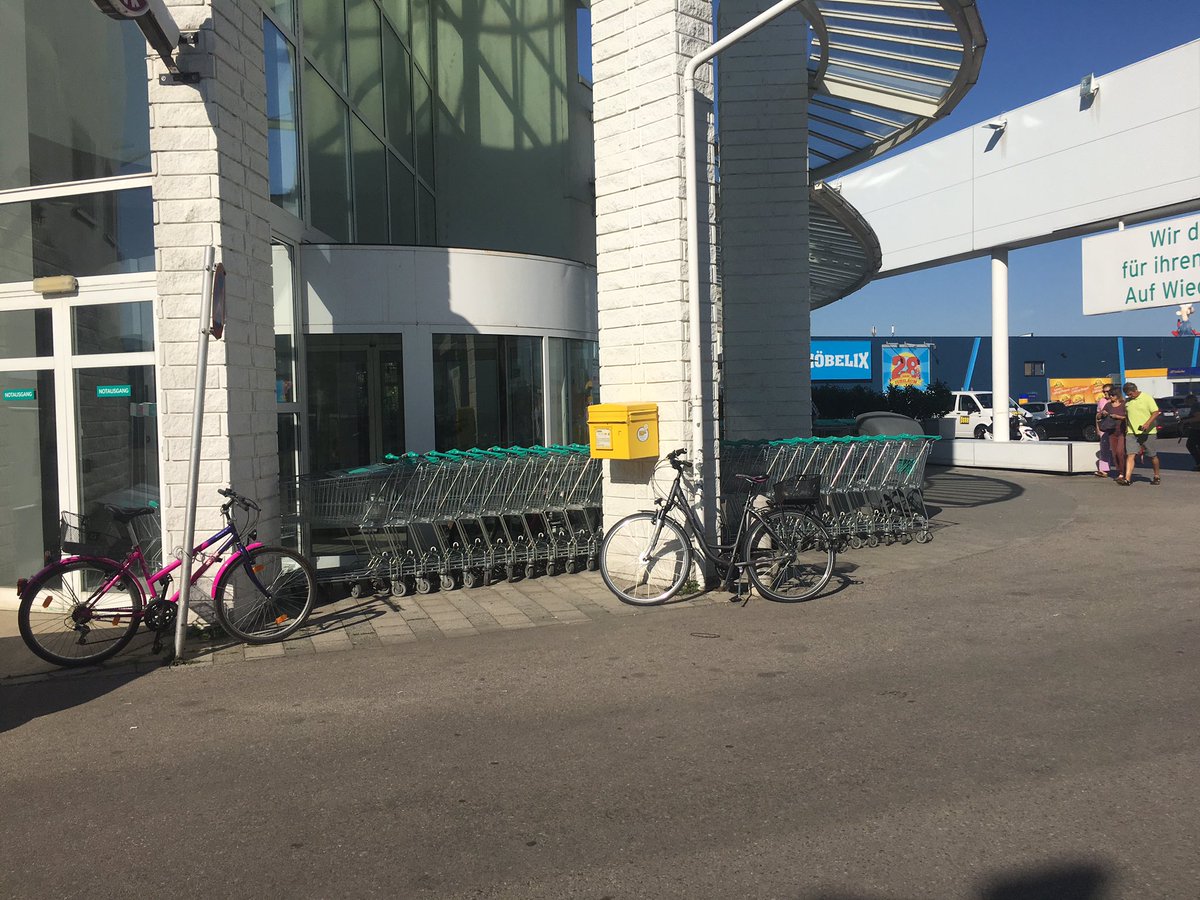 ProRegionNeuSee's tweet photo. Stellplätze für PKW und Einkaufwagen-Fahrradstellplätze? Fehlanzeige! Verbesserungspotenzial bei einem Nahversorger im Wohngebiet https://t.co/tYv76R3fkH
