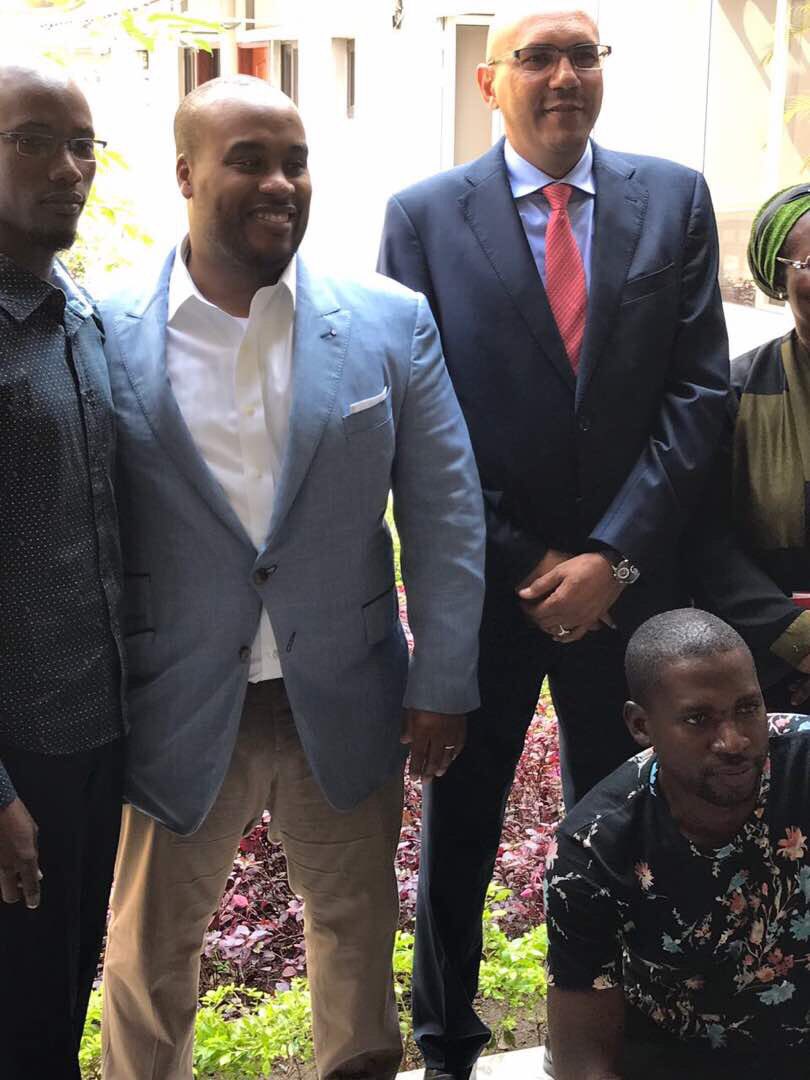 KarimKeita1's tweet photo. À Luanda, visite de courtoisie au vice-P.R de la république d'Angola, Manuel Vicente et échanges avec qques Maliens à l'ambassade du #Mali https://t.co/A16dDprC91