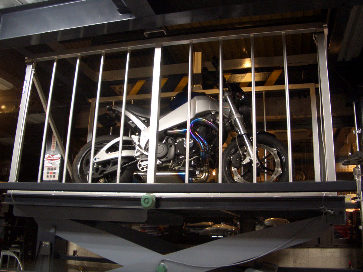 sukieri's tweet photo. スキッシュエリア
バイク専用月極防犯ガレージ 
静脈認証による
バイオメトリクス
セキュリティーで 
契約者様24時間出入可 
レンタルピット無料 
工具 洗車 車駐車スペース有 
防犯カメラ多数完備 
キャンペーン期間中に
ご契約頂くと月極14800
＃スキエリ https://t.co/tGbnTTy8Hx