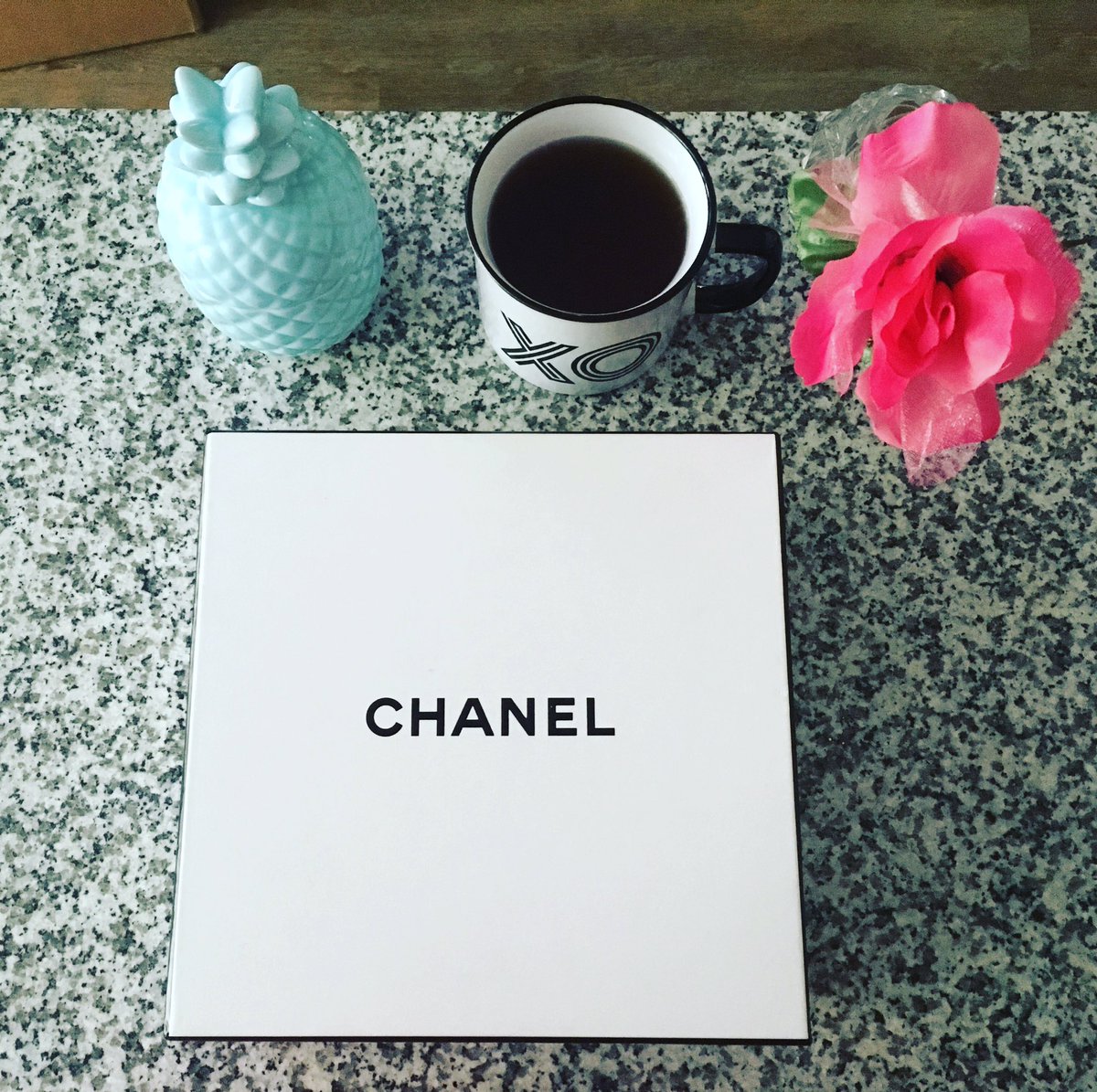 smoochtastic's tweet photo. Happy Memorial Weekend! Remember: luxury is a state of mind. #chanel #cc #treatyoself #itsthelittlethings #cuddleluxe #luxe #CaliforniaLife https://t.co/xlJdKIPmOF