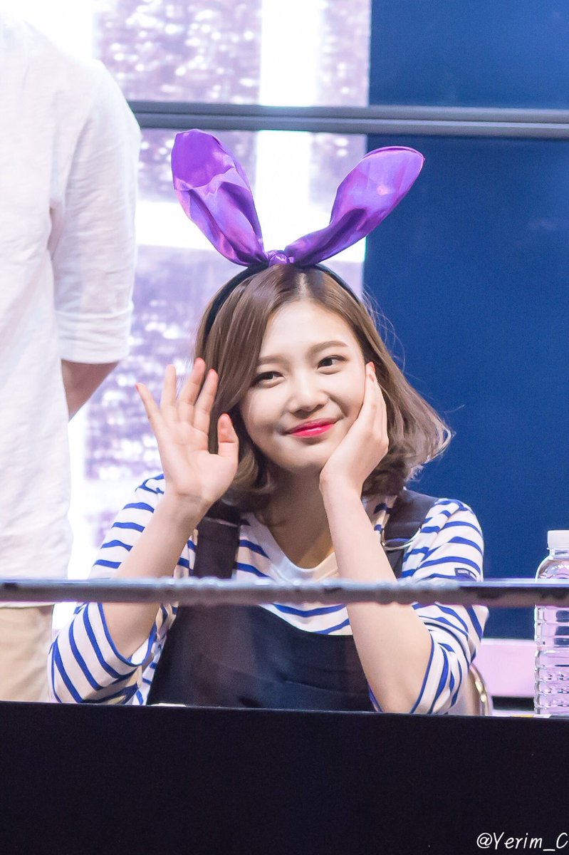 joyjoyie33's tweet photo. Gününüz nasıl geçiyor ReVeluv?💜💙 https://t.co/uprxtMK9PB