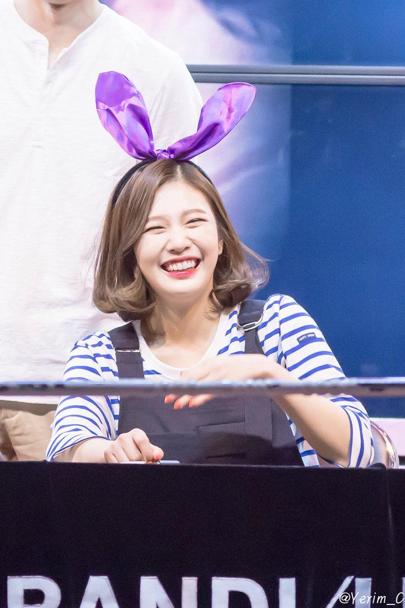 joyjoyie33's tweet photo. Gününüz nasıl geçiyor ReVeluv?💜💙 https://t.co/uprxtMK9PB
