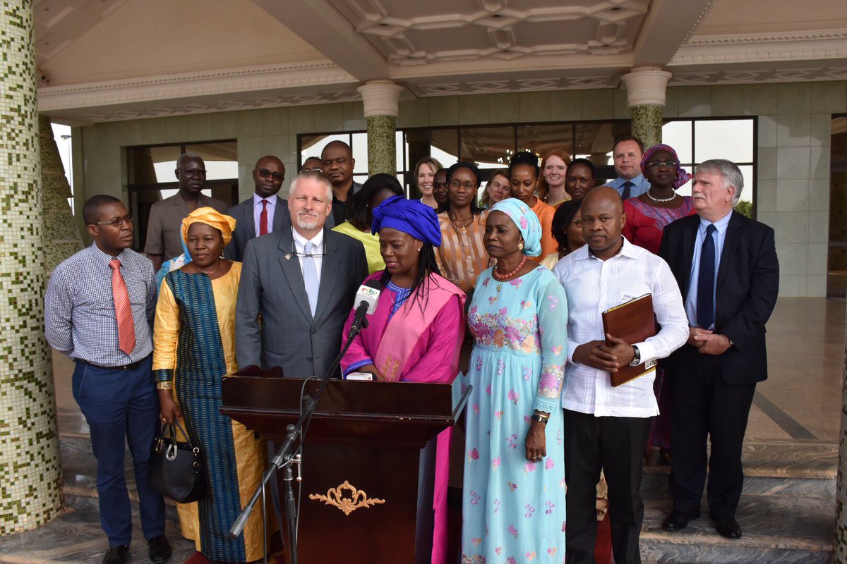 POuagaPF's tweet photo. Rencontre avec le Président du #Faso, SEM Roch Kaboré et les caravaniers du @POuagaPF! Un moment de plaidoyer et de remerciements. https://t.co/sT7tpbkYzP