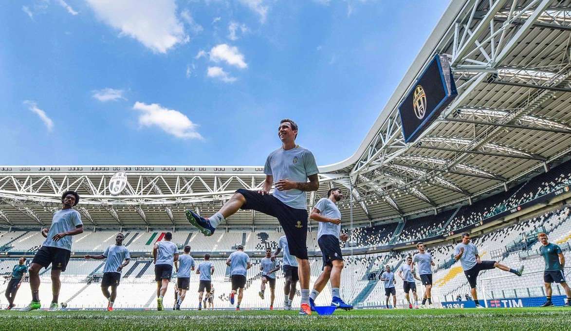 ShillaJuventino's tweet photo. #Mandzukic, #Khedira, #Cuadrado
#TrainingSeason
#ReadyForFinal https://t.co/lNAdRRdm0S