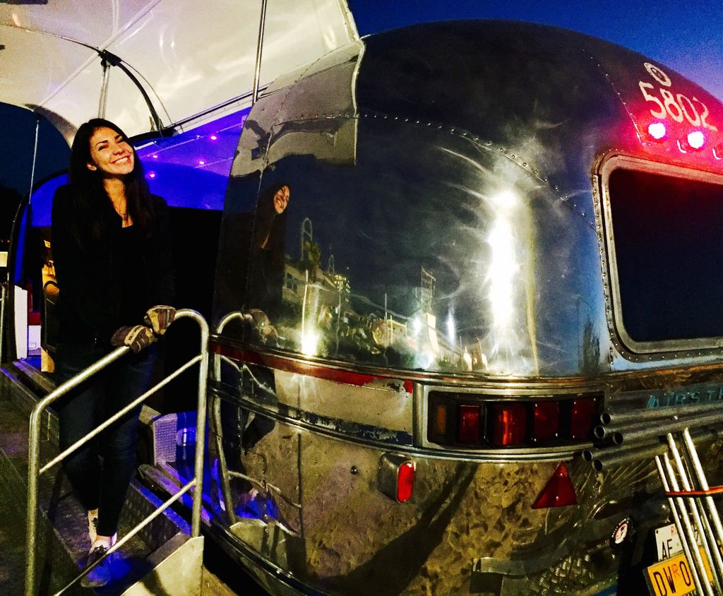 OfficineV's tweet photo. È un duro lavoro l'allestimento, un lavoro da donne by #officinevivaldi #airstreamitalia #airstream #noleggioairstream #airstreamrent https://t.co/3yDYUt8VKE