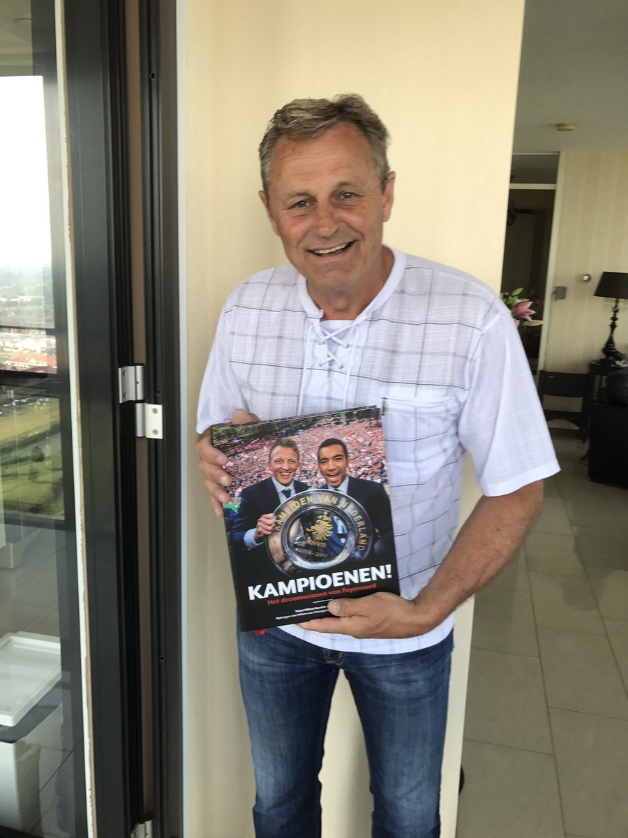 PHoutman's tweet photo. Kreeg dit fraaie boek cadeau van, jawel, A'damse Ajaxfans met spontane lieve woorden erbij geschreven. Leuk, dank ervoor! https://t.co/3pOegIecLD