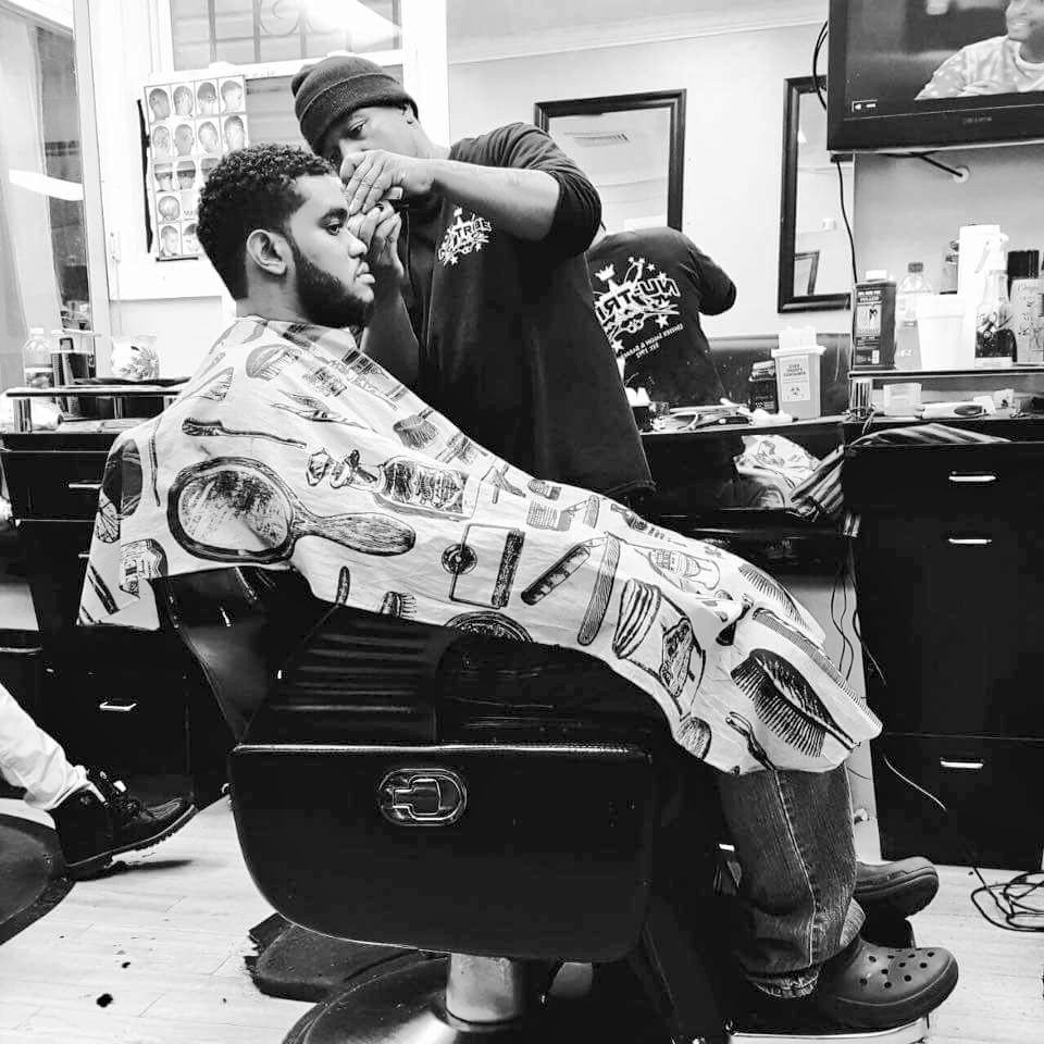 DilbertTours's tweet photo. I couldn't leave Queens, New York, without a fresh cut😎😊
#NewYork was amazing😍🗽 - thank you for having me! #firsttriptonyc https://t.co/jzlt5EmnTt
