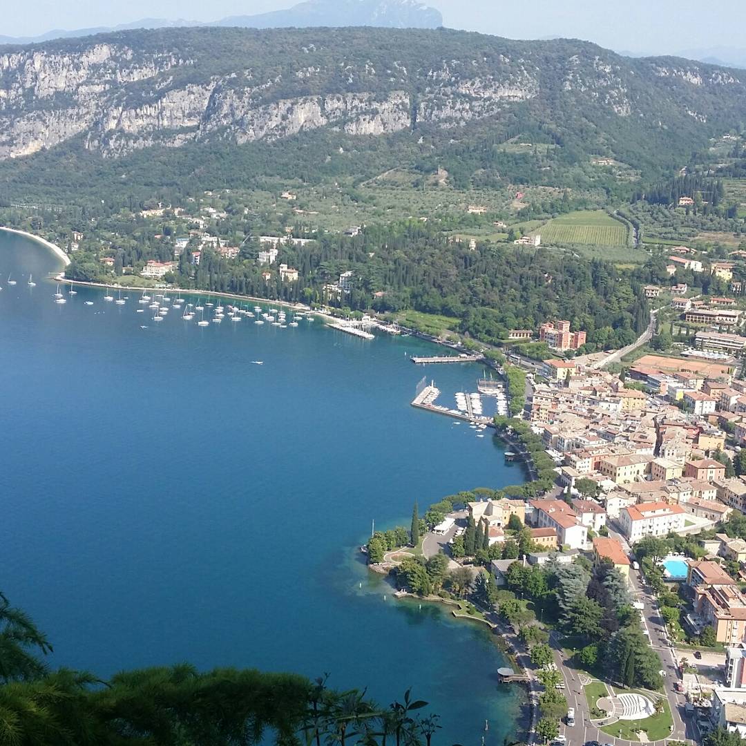 Fiorel76Nadia's tweet photo. #lagodigarda#vistodallaroccagarda https://t.co/1SqFJwuE2Z