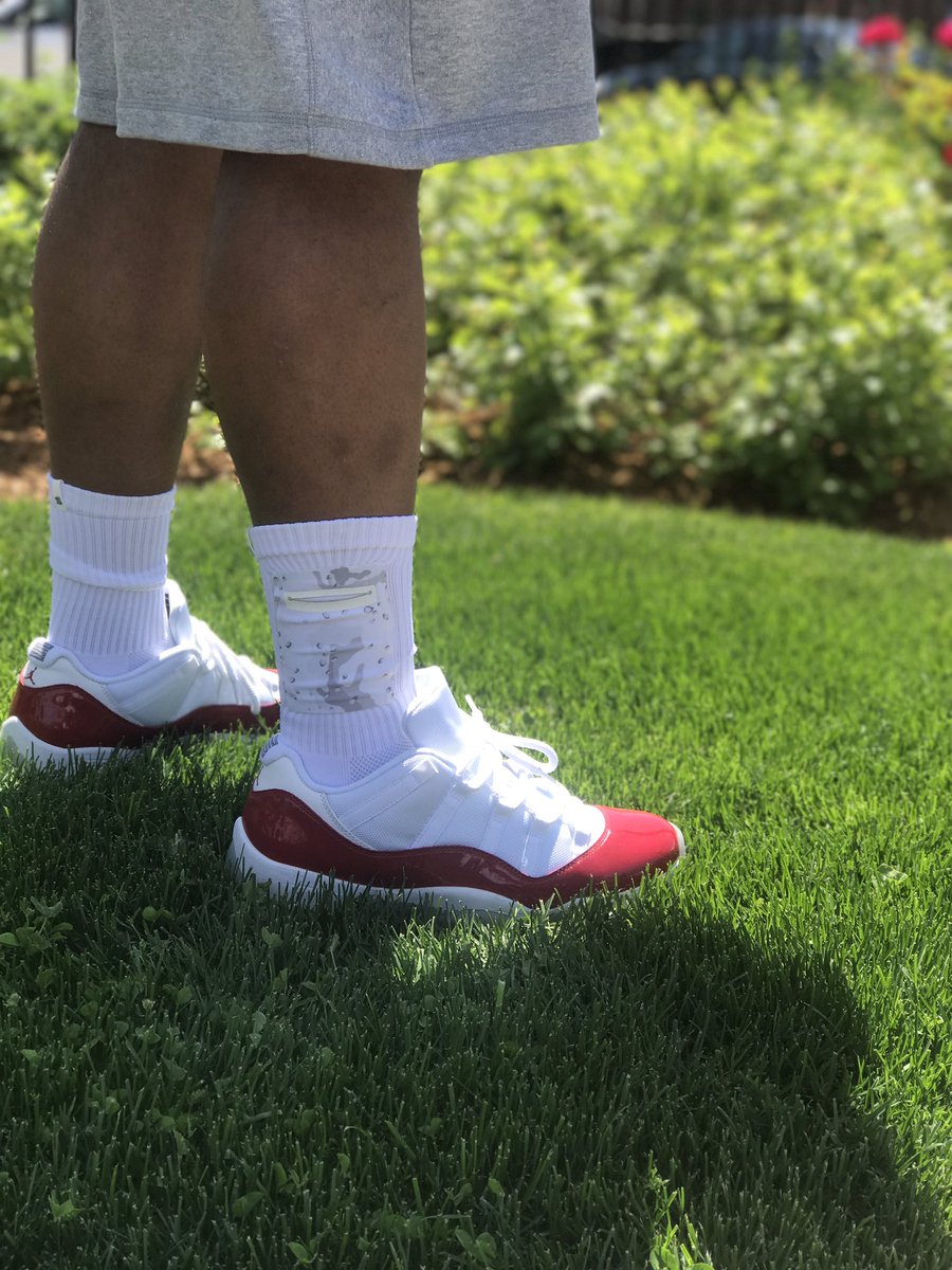 DrFridayNiteLts's tweet photo. Cherry 🍒 11 lows with @Strideline #pocketsocks lost footage #SneakerCoach #RareAir great weather for #JayWalkers lead by example! https://t.co/Jbo6p2gnQ2