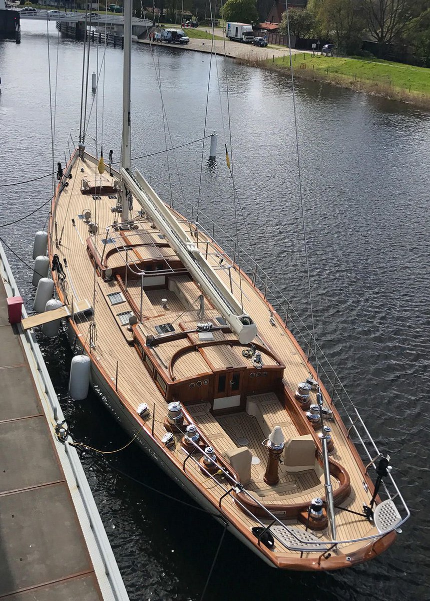 Classic sailing yacht Heartbeat has undergone her third Huisfit and has recently been relaunched buff.ly/2rXYuSb