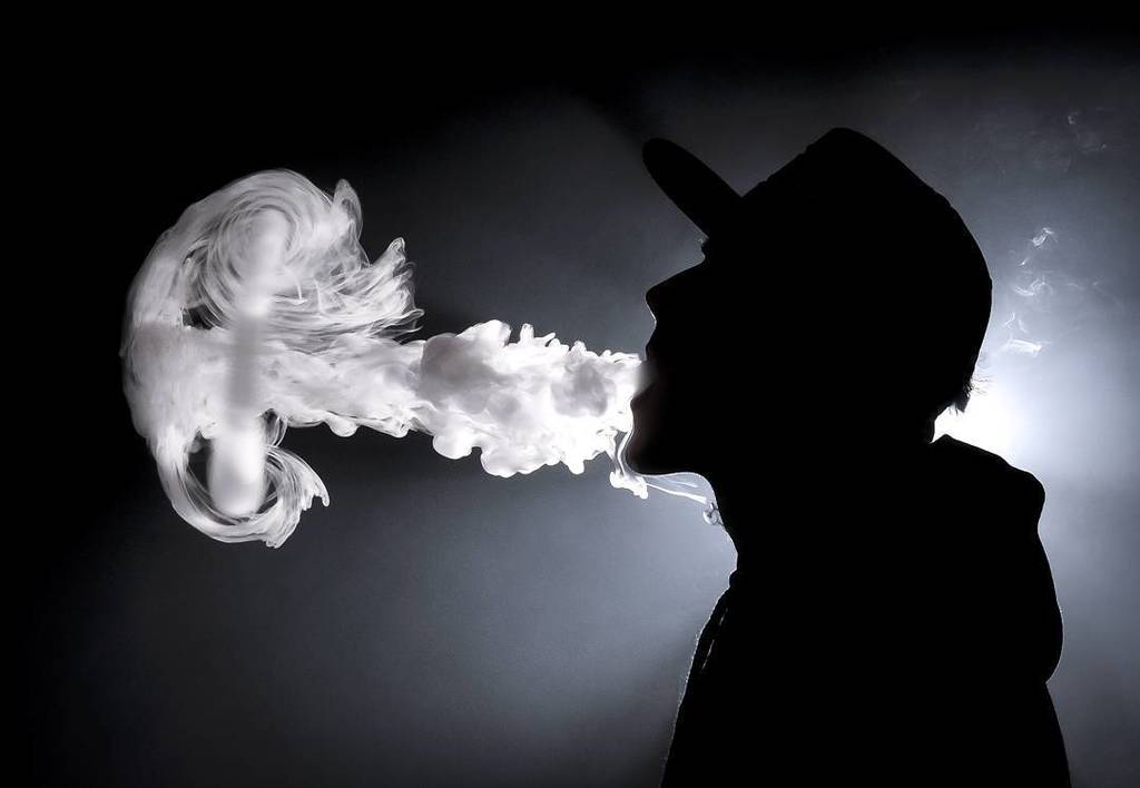 DanJMartino's tweet photo. Some amazing vaping skills from Jake at a recent shoot in Morecambe #vape #vapetricks #vapeporn #vapelife #cloudch… https://t.co/suBQt3Hs8W https://t.co/LgLNyof44B