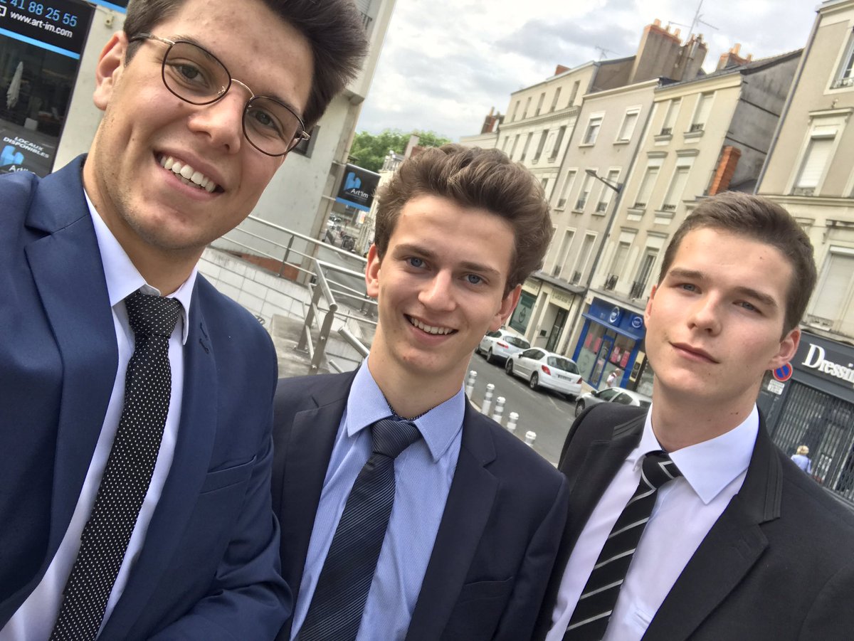 ESSCA_Junior's tweet photo. Merci à @saintgobain de nous avoir reçu aujourd'hui à #Angers pour une présentation de notre structure! 
Cc @cnje @romain_cnje @SEIO_JE https://t.co/RJLSbRJihH