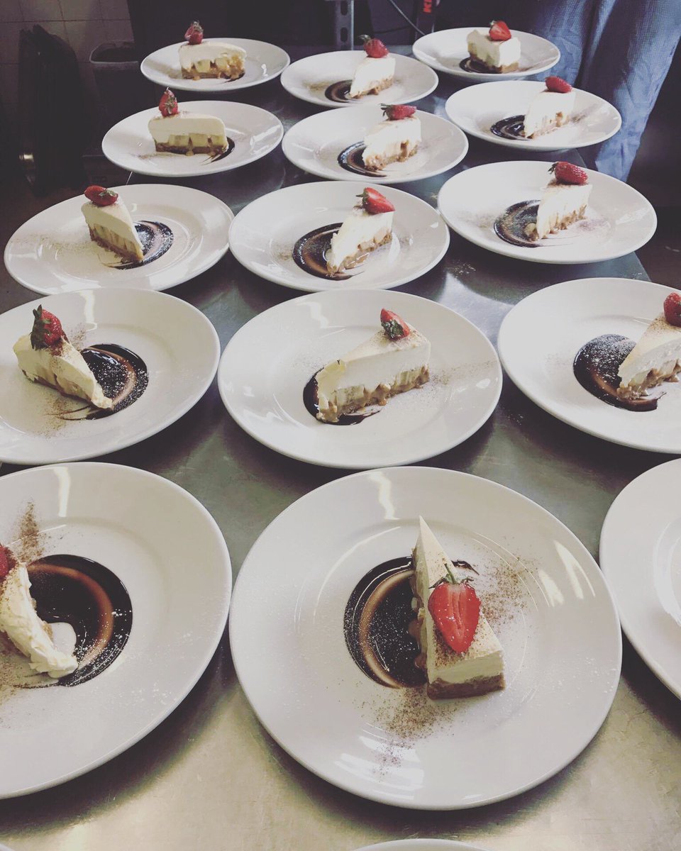 THIS IS WHAT HEAVEN LOOKS LIKE 🙌🏼😋
__
#menu #dinner #meal #dinner #dessert #food #foodies #foodiegram #foodiesofbrighton #foodiesofinstagram