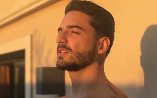 SoldadaFeridaa's tweet photo. MALUMA ME CHAMA QUE EU VOU https://t.co/2lPtfTJ0I5