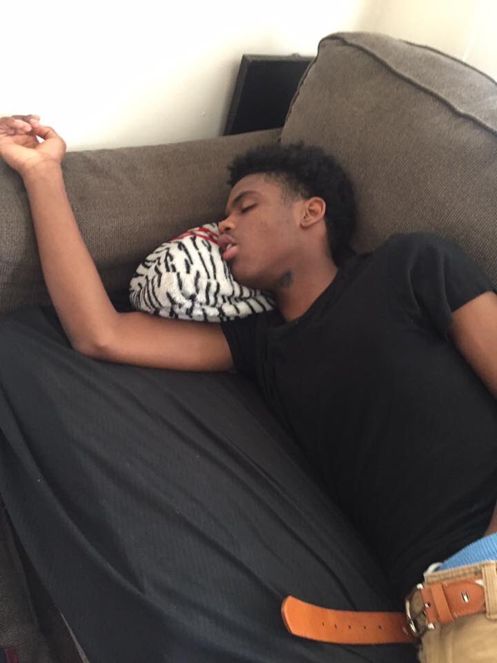 DarezDuff568's tweet photo. When she asks " How do you sleep knowing you hurt me " 🤔🙄🤣 https://t.co/uVzKmu38ux