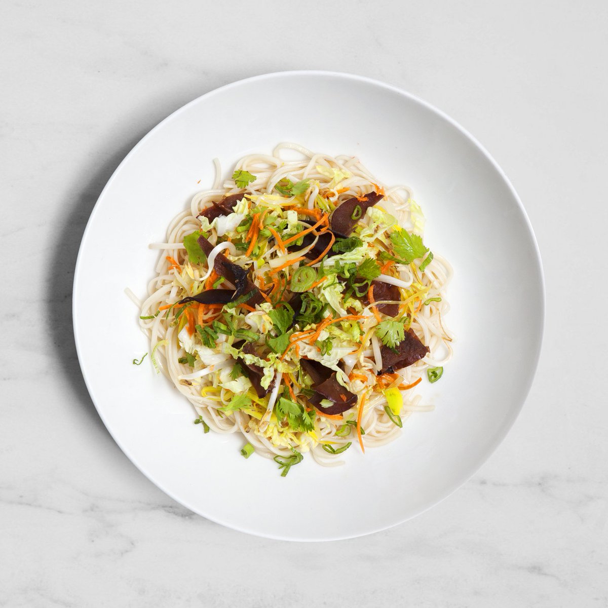 Les nouilles sautées aux légumes, un classique très réconfortant pour cette reprise après un long weekend !
chaudchaudchaud.com