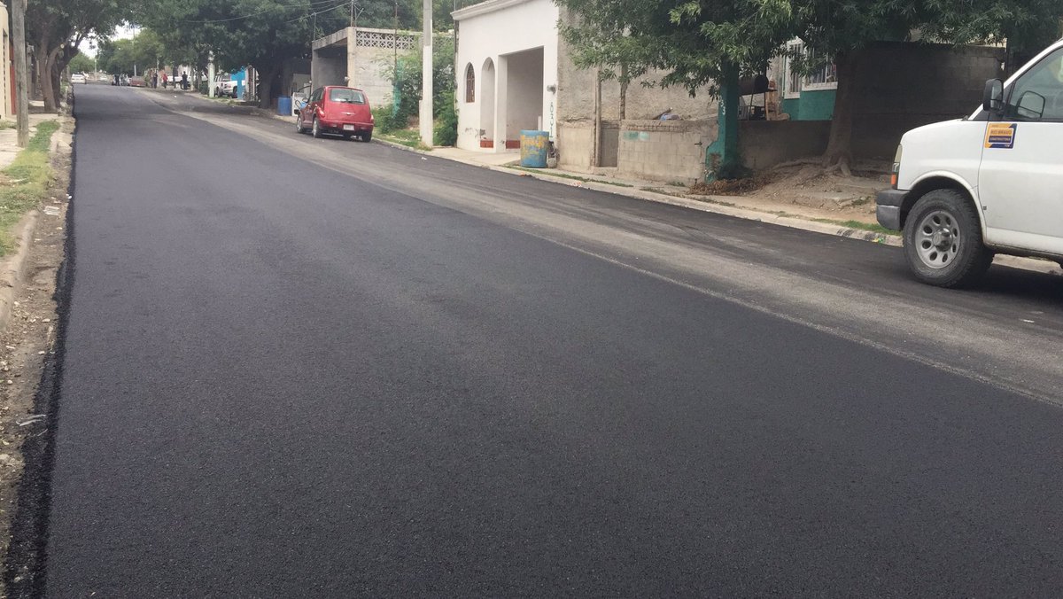MpioPNegras's tweet photo. Detalla @PURONJOHNSTON que se pavimentarán las calles: Sierra de la Encantada, Sierra del Colorado, Sierra de Arteaga y Sierra la Gloria. https://t.co/yDwlu691bB