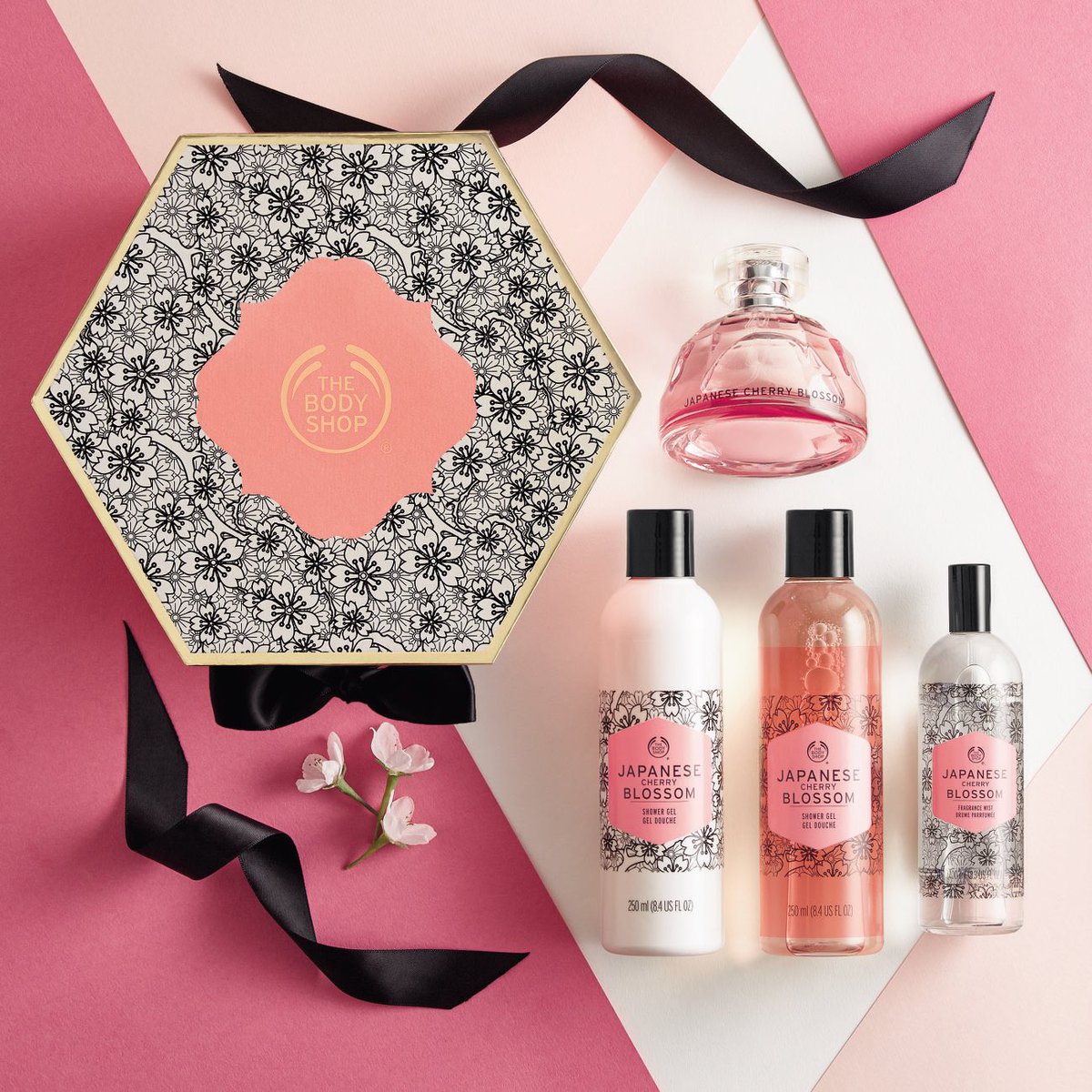 The Body Shop Saudi West Twitterissa يقدم مجموعة أزهار الكرز اليابانية التي يفضلها الكثيرون.  وسجل سعر المجموعة الوسطى من مجموعة أزهار الكرز اليابانية قبل 357 ريالاً بعد 219 ريالاً.