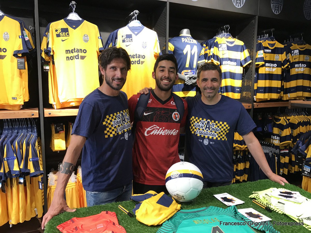 HellasVeronaFC's tweet photo. #HellasInStore: che pomeriggio con #Pecchia e #Corrent
Ecco come è andata ➡ https://t.co/wiRRHsRxcM https://t.co/AGfDTEgiej