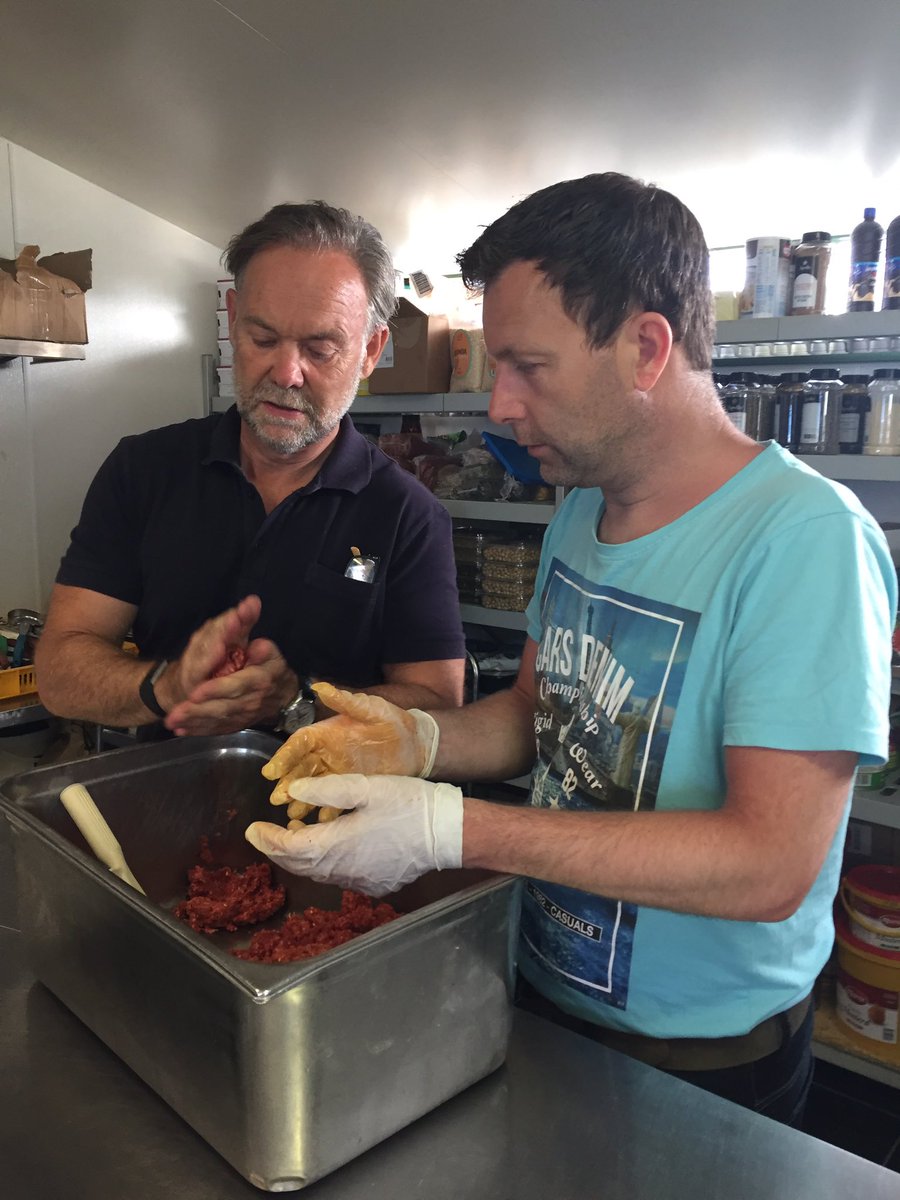 RopaFlevoland's tweet photo. Voorbereiden, koken voor @RoparunLelystad team 197 en team 343 https://t.co/c8fNSJRuSo
