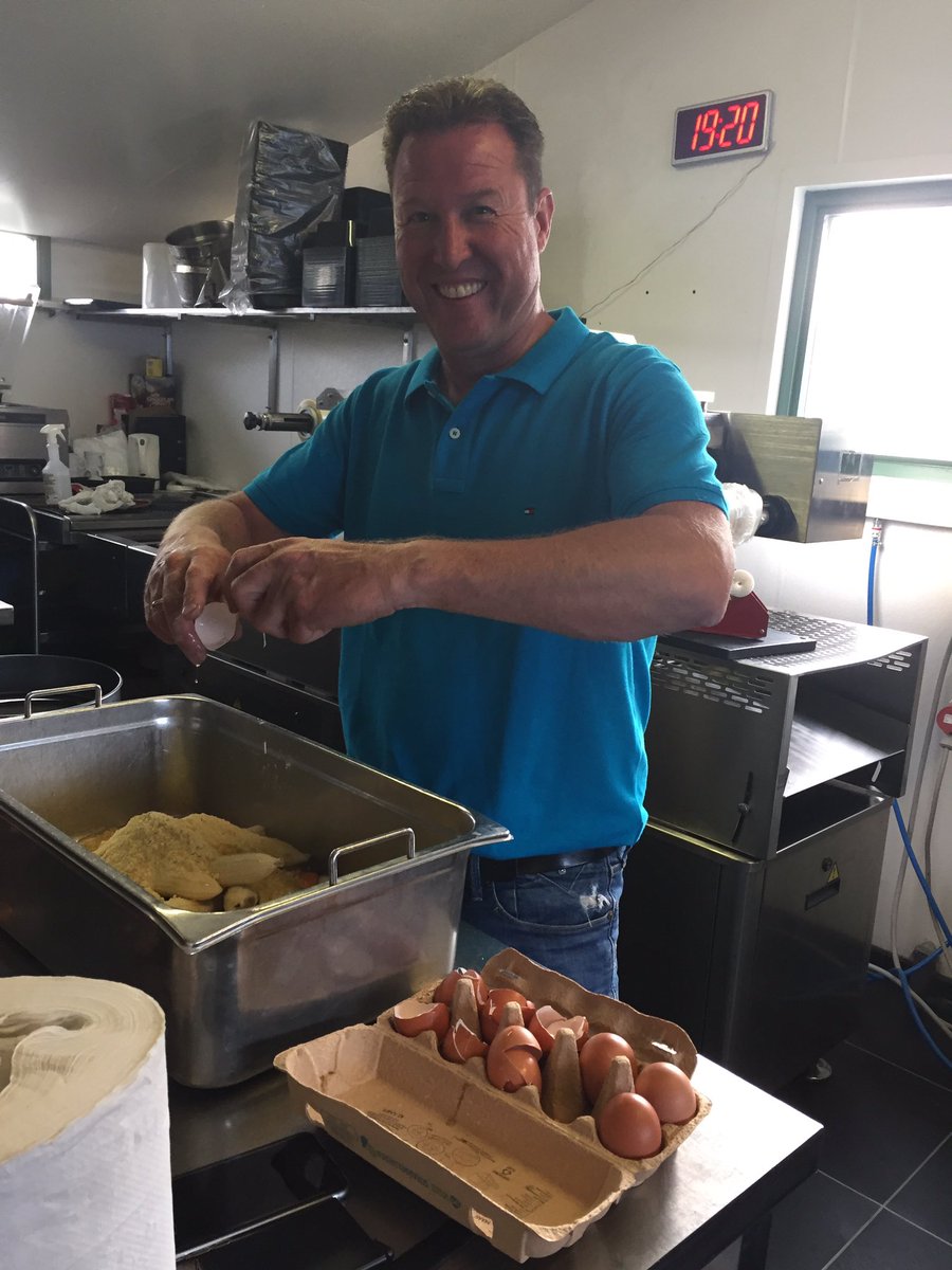 RopaFlevoland's tweet photo. Voorbereiden, koken voor @RoparunLelystad team 197 en team 343 https://t.co/c8fNSJRuSo
