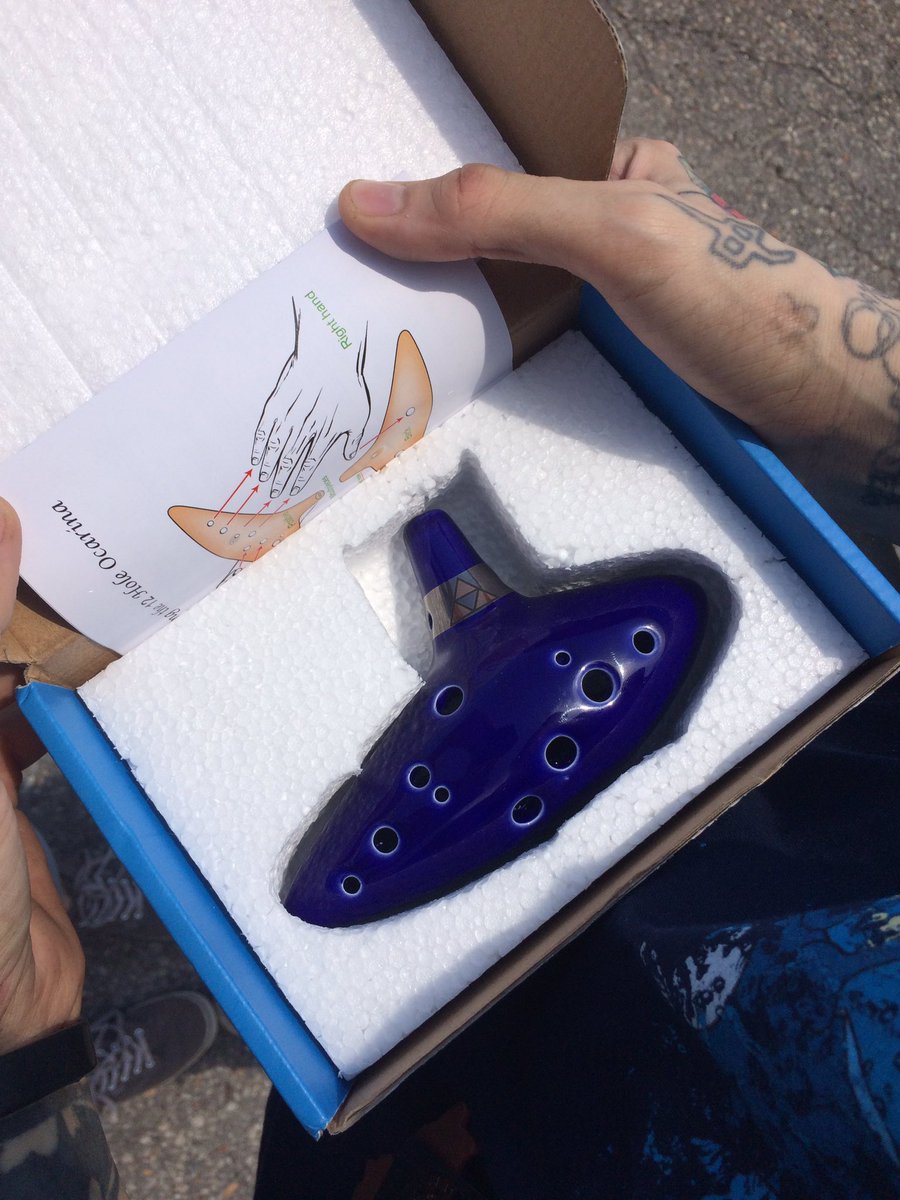 ByTheOceansTide's tweet photo. #ocarina #zelda 
So we got 😂💕😍 https://t.co/TNlS2ZW5p6
