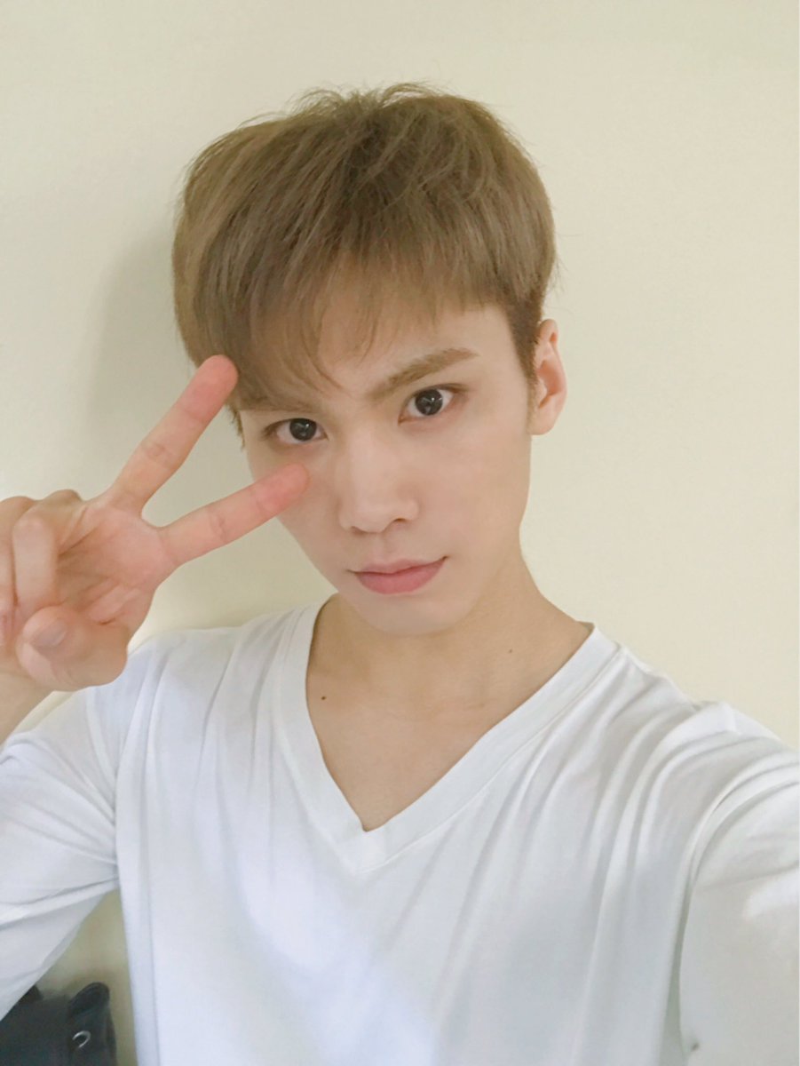 offclASTRO's tweet photo. 진짜!!아 진짜!!
사랑하는거 알죠?
오늘 기분 좋게 저희 노래 들으면서
자는거에요~^^ 저희 가게는 24시니깐
꿈에서 봐용 ㅎㅎ 아이 행복혀 ><
#아스트로 #아로하 #사랑해 #라키 #ASTRO #Baby https://t.co/S0IeYPpEym