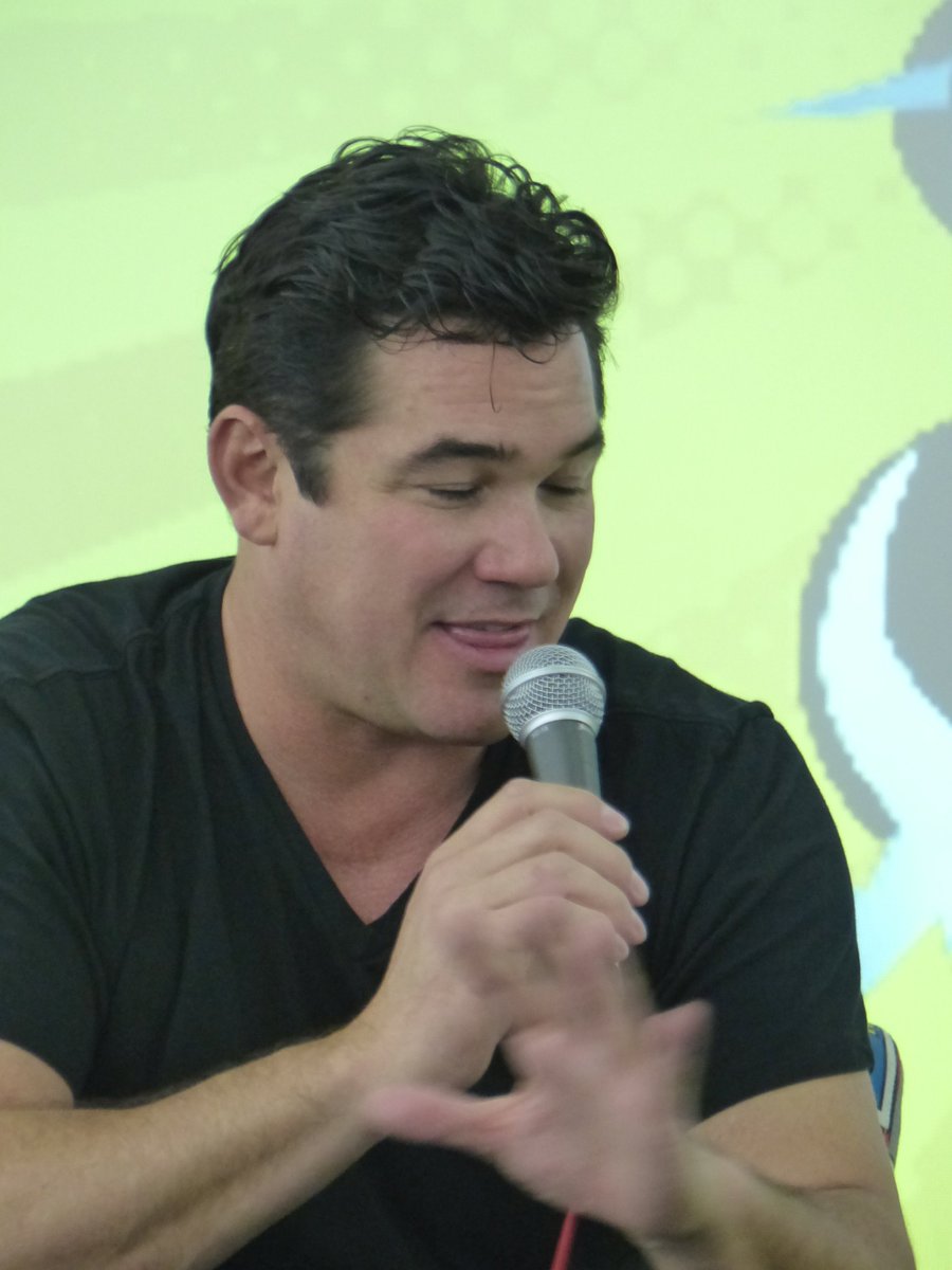 SingingLehrerin's tweet photo. Photos I can use from #gccmunich #GCCMuenchen to teach my ESL students how to pronounce the "th"-sound. #NanaVisitor #DeanCain 😋😀😎 https://t.co/NxxtLZHVt7