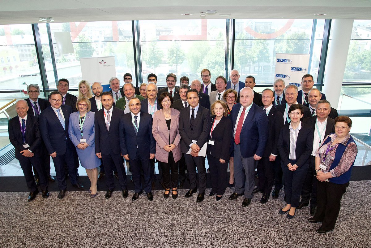 f_scalia's tweet photo. Foto di gruppo a #Villach, al termine del primo giorno di lavoro della conferenza #OSCE sulle minoranze nazionali https://t.co/H48r3mN6Qg