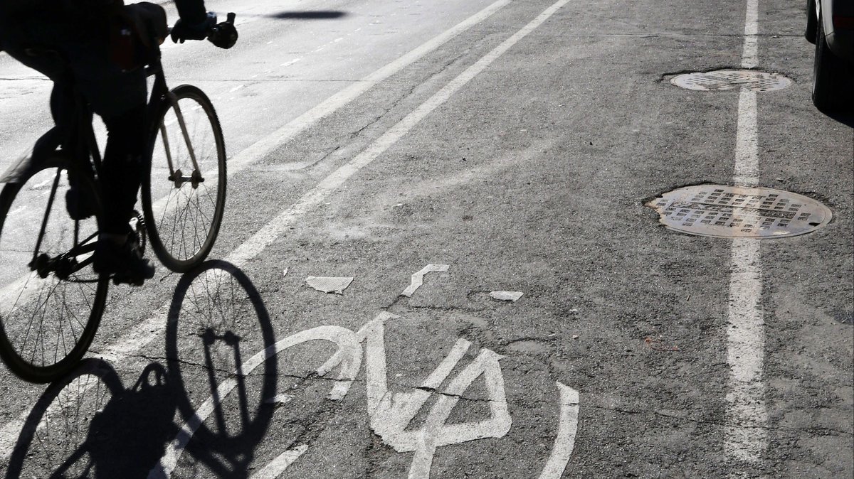 CP24's tweet photo. Ontario to invest more than $40M in cycling infrastructure this year. https://t.co/tjVDPii9UM https://t.co/VZMCUQhLc1