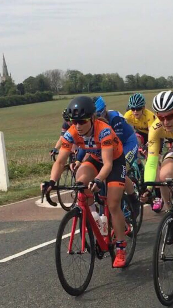 Great ride from <a href="/brand_mel/">melissa brand</a> today getting the hands in the air at North Road CC Circuit Races 🙌🏼 #Winner