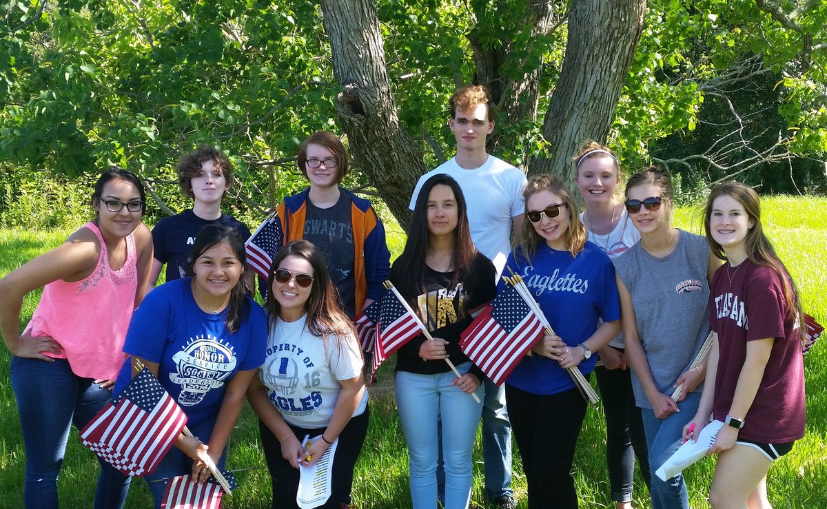 bhanchorclub's tweet photo. Have a safe and enjoyable Memorial day from BH Anchor Club. #MemorialDay #bhserves @barbers_hillhs https://t.co/5VBMGybkNB