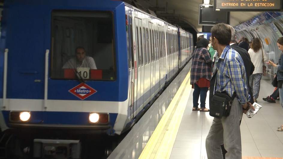 Denuncian "tocamientos" a una maquinista de Metro de Madrid por  un grupo de jóvenes ebrios  | Scoopnest