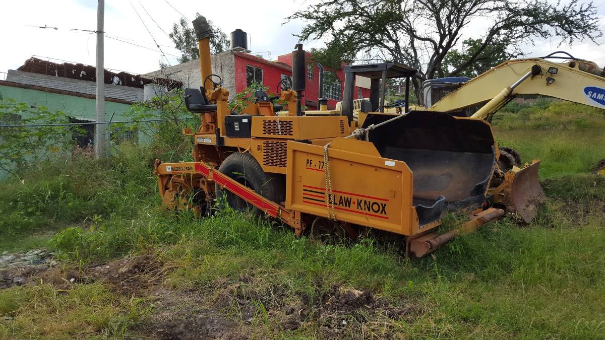 Logimaq's tweet photo. Pavimentadora Blaw Knox, 1990 Entrega inmediata
$417,000
 https://t.co/NdAny2c7Hp
#maquinariapesada #pavimentadora #construccion https://t.co/vXCmBrfQpi