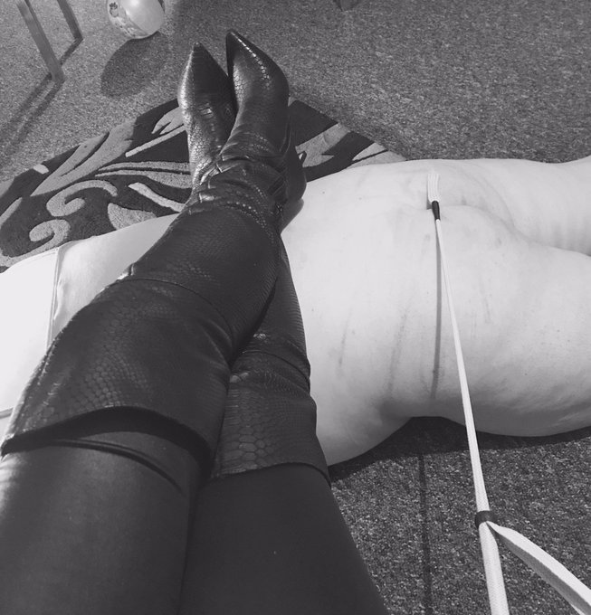 Bank Holiday chillax 😝 https://t.co/IpCKfyMyK2. Taking bookings now! https://t.co/k1hQer4YV5<a href="/tag/london"class="tags"><span>#london</span></a><a href="/tag/doubledomme"class="tags"><span>#doubledomme</span></a><a href="/tag/cashpointmeets"class="tags"><span>#cashpointmeets</span></a>