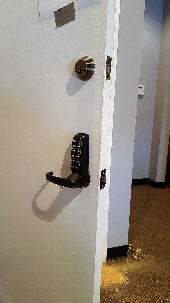 dslocksmithsf's tweet photo. #locksmithSF
high quality digitel lock system.
#Pacifica #DalyCity #SanFrancisco #SanRefael #PaloAlto #SanMateo #Oakland #Berkely #Collma https://t.co/AoYIIGonqA