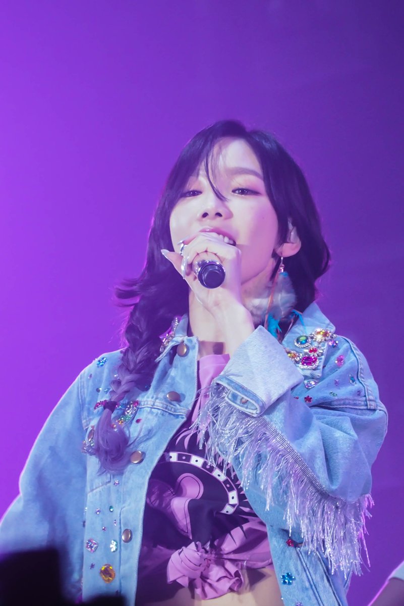 [PIC][27-05-2017]TaeYeon khởi hành đi Thái Lan để tham gia Concert - "PERSONA in BANGKOK" vào chiều nay - Page 5 DBAyQSCVoAEBFXS