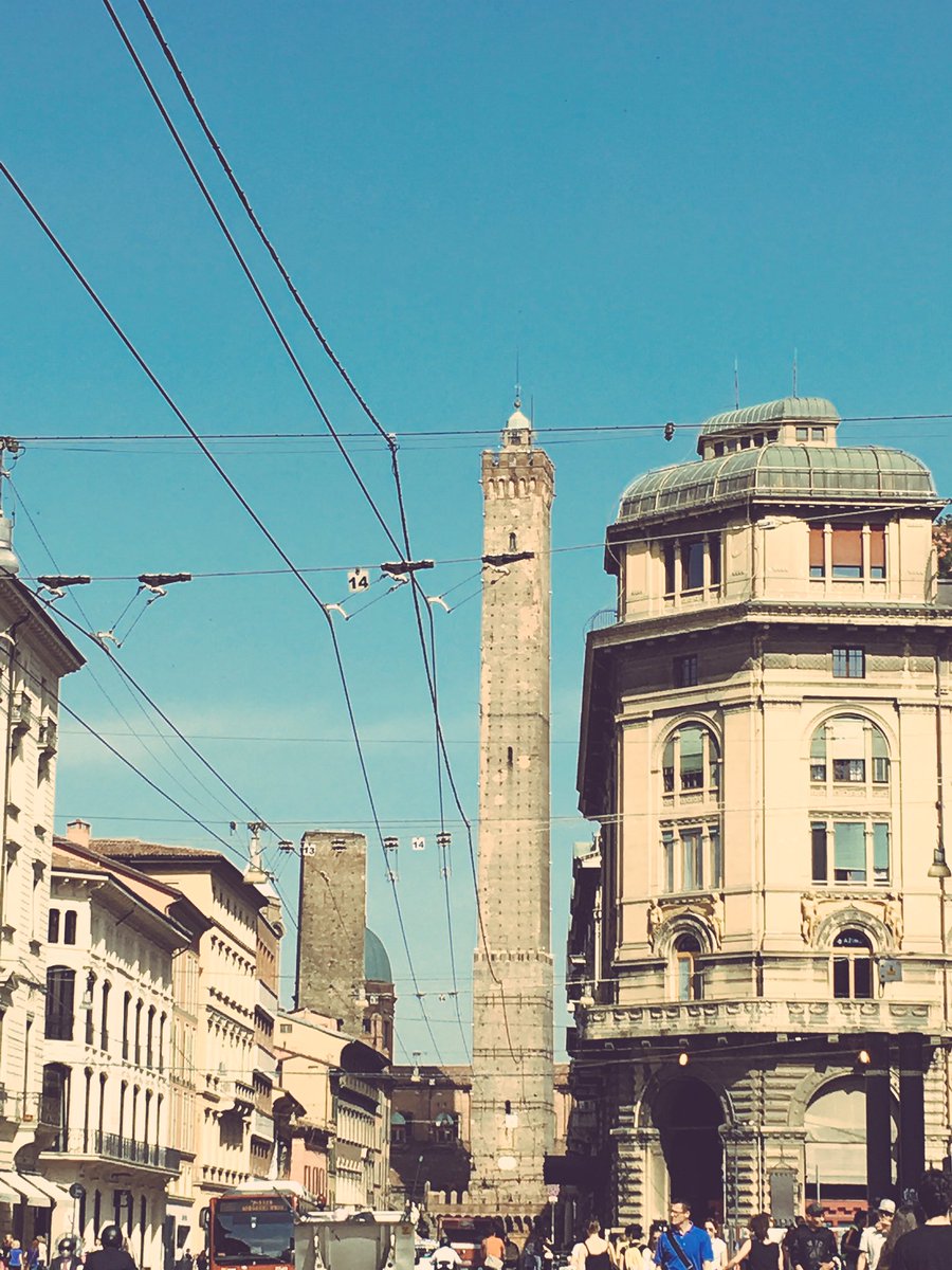 Massi__121's tweet photo. 😎 Finalmente nella mia Bologna... #fashion #Bulagna #love #tortellini #2torri 🔝 https://t.co/QhxJ5F2PxK